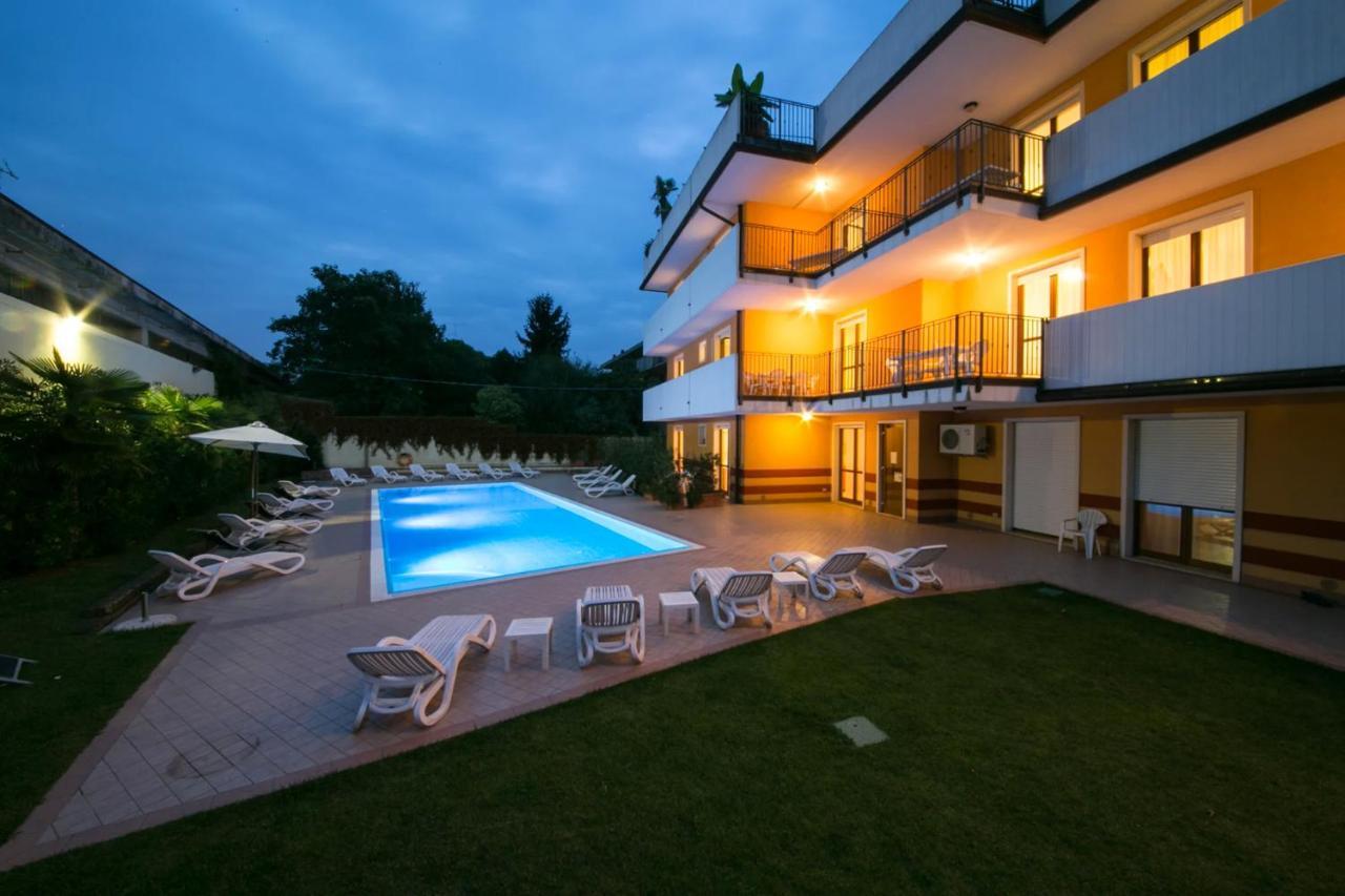Ferretti Residence Garda Palace Πεσκιέρα ντελ Γκάρντα Εξωτερικό φωτογραφία