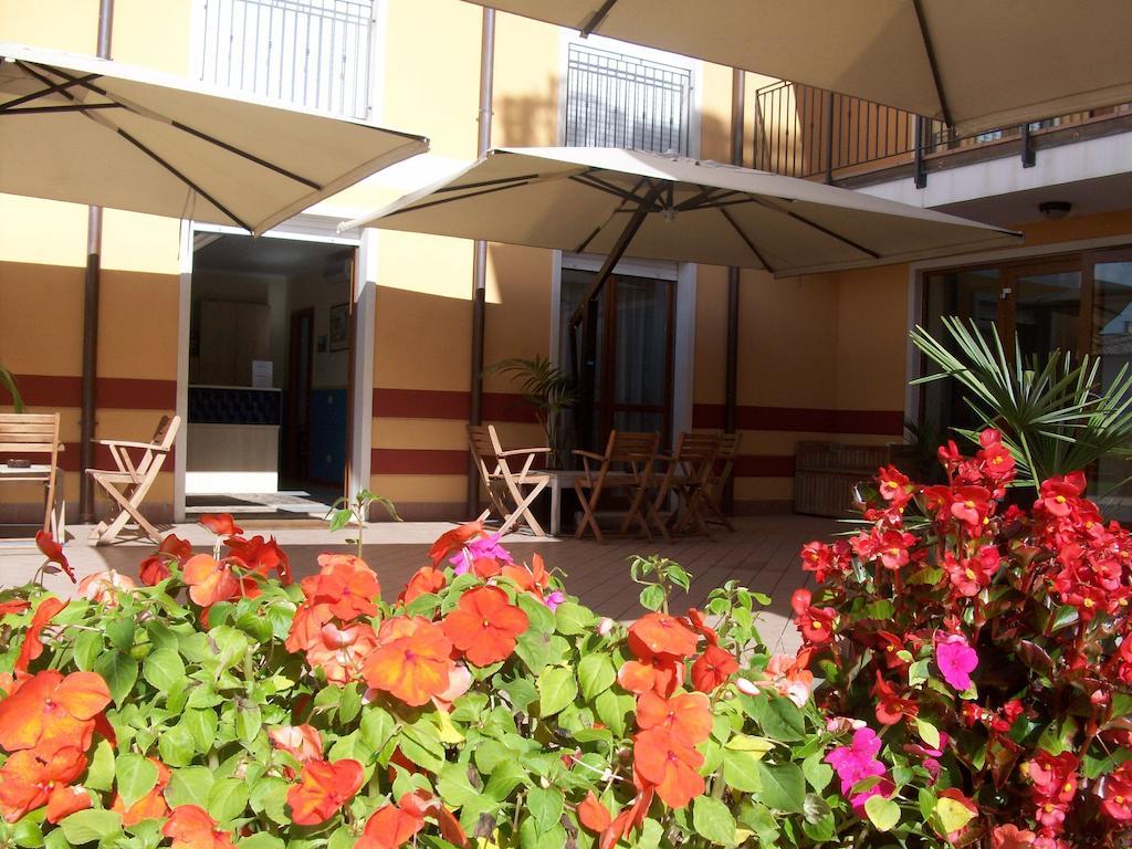 Ferretti Residence Garda Palace Πεσκιέρα ντελ Γκάρντα Εξωτερικό φωτογραφία