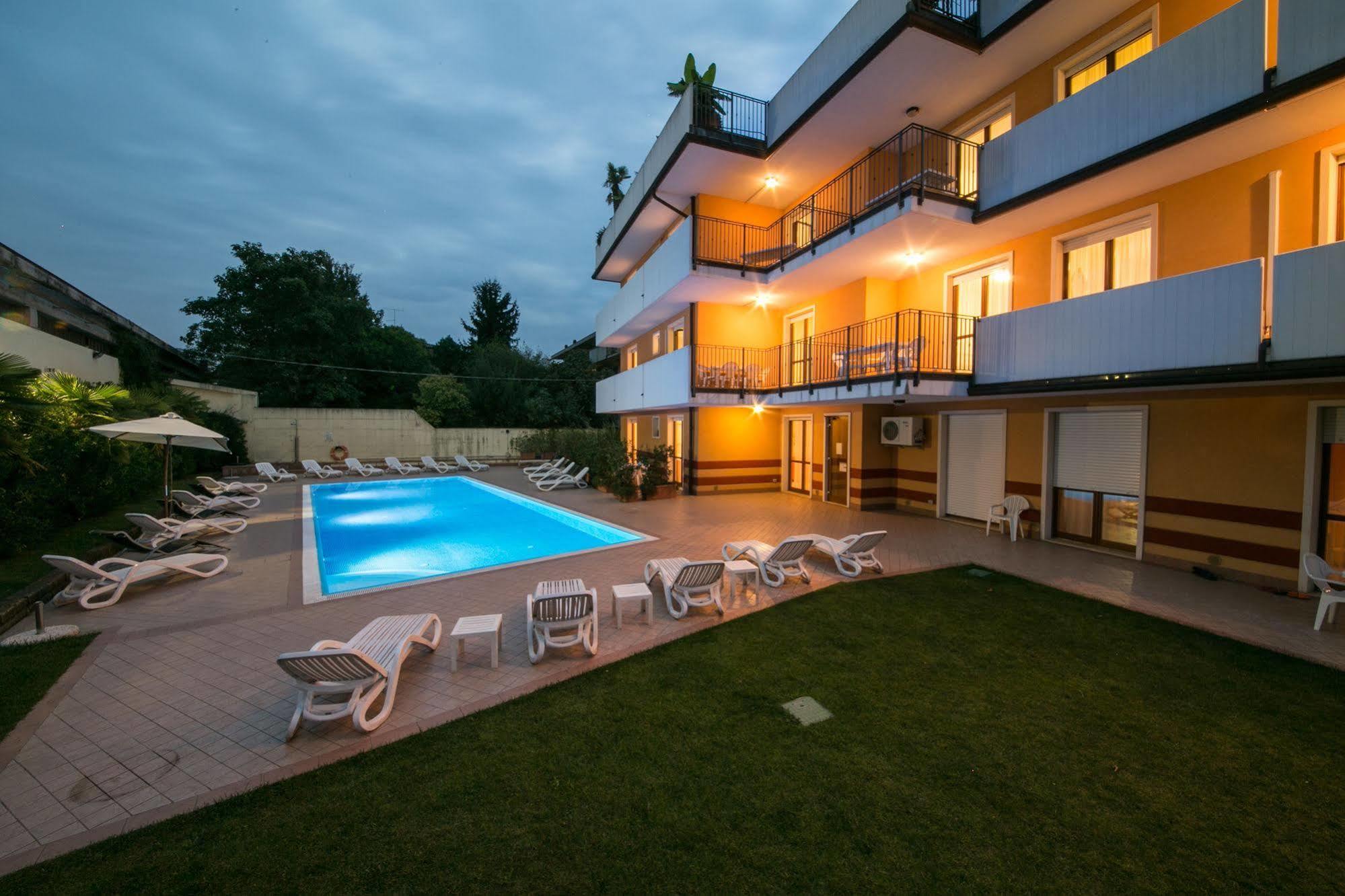 Ferretti Residence Garda Palace Πεσκιέρα ντελ Γκάρντα Εξωτερικό φωτογραφία