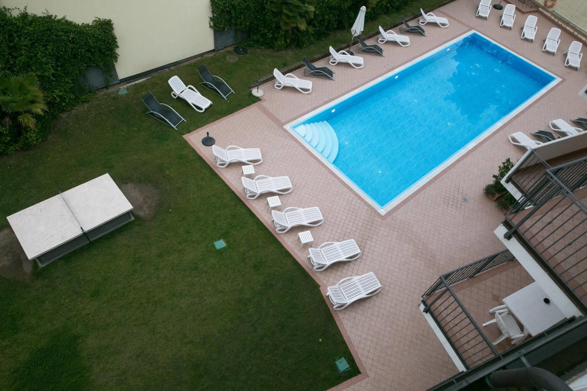Ferretti Residence Garda Palace Πεσκιέρα ντελ Γκάρντα Εξωτερικό φωτογραφία